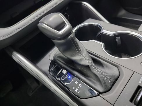 Used 2024 Toyota Highlander XLE image 27