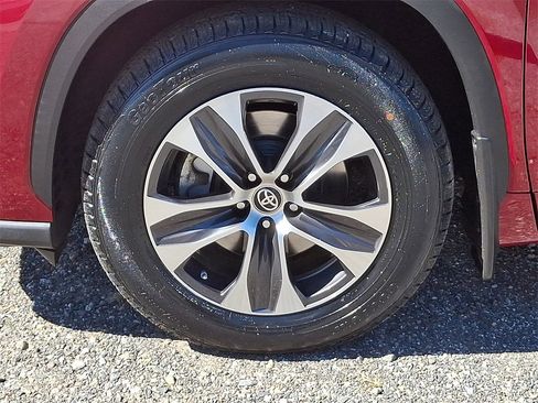 Used 2020 Toyota Highlander XLE image 8