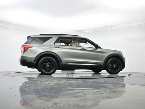 Used 2020 Ford Explorer XLT w/ Equipment Group 202A RWD image 34