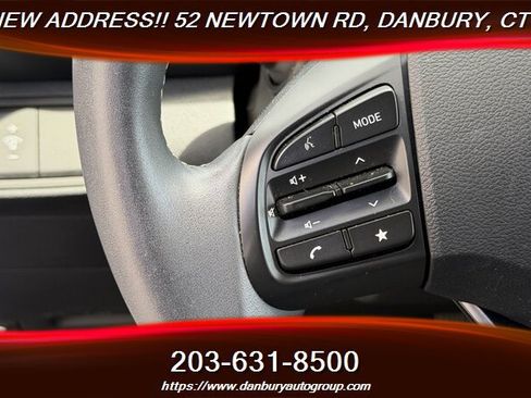 Used 2024 Hyundai Venue Limited FWD image 16