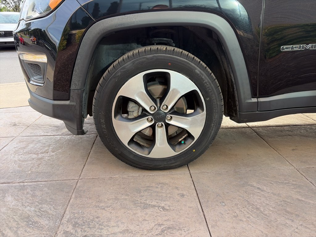 Used 2018 Jeep Compass Latitude w/ Popular Equipment Group AWD/4WD image 11
