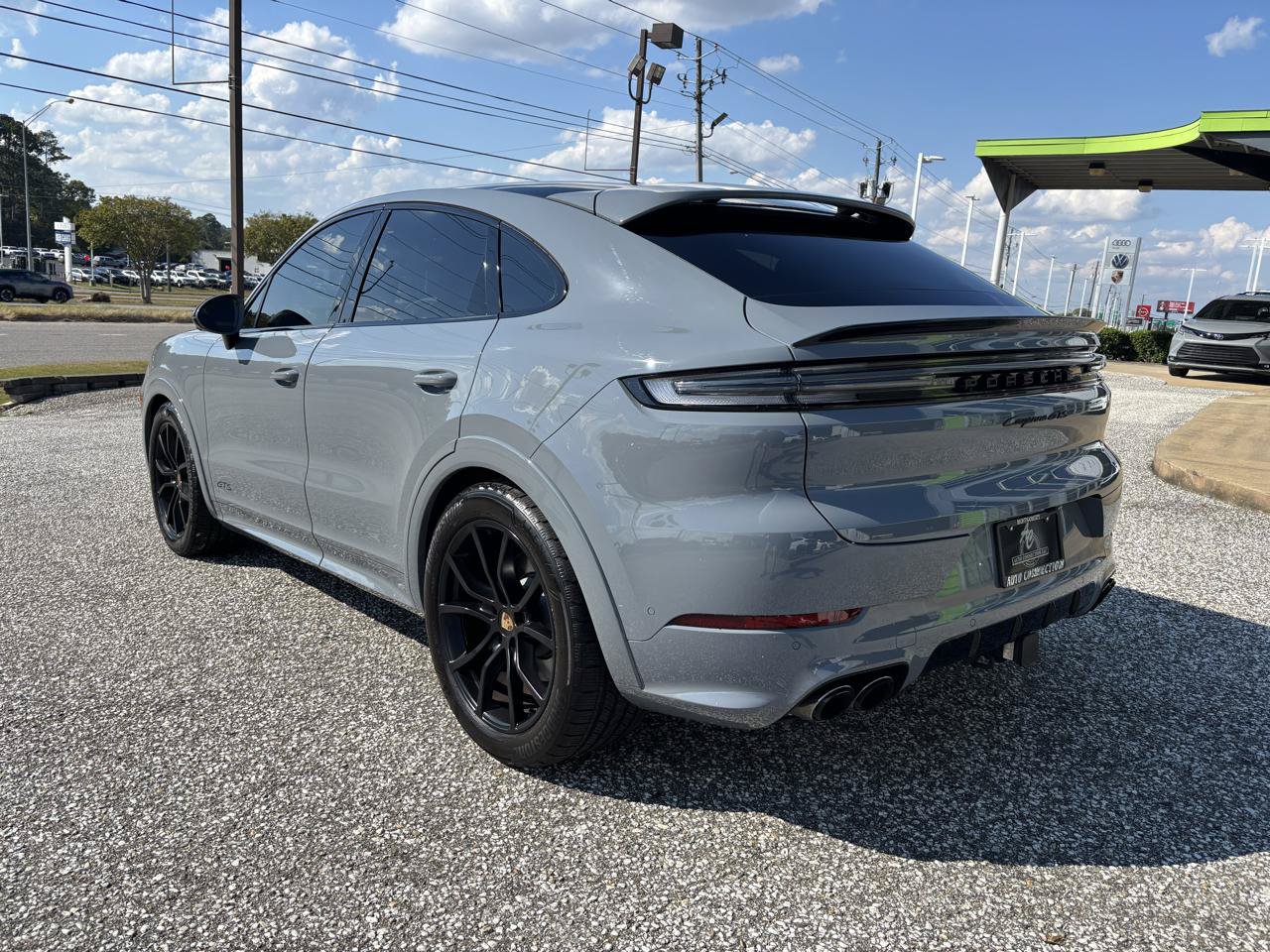 Used 2025 Porsche Cayenne GTS AWD/4WD image 5