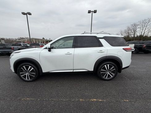 New 2025 Nissan Pathfinder Platinum w/ Cargo Package image 8