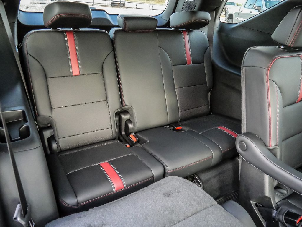 New 2027 Chevrolet Traverse RS w/ LPO, Floor Liner Package FWD image 25