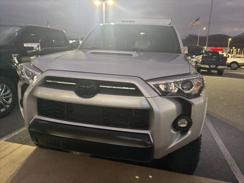 Used 2021 Toyota 4Runner Venture w/ Moonroof Package image 3