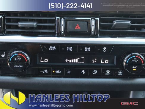Used 2022 Nissan Pathfinder SL w/ SL Premium Package FWD image 26
