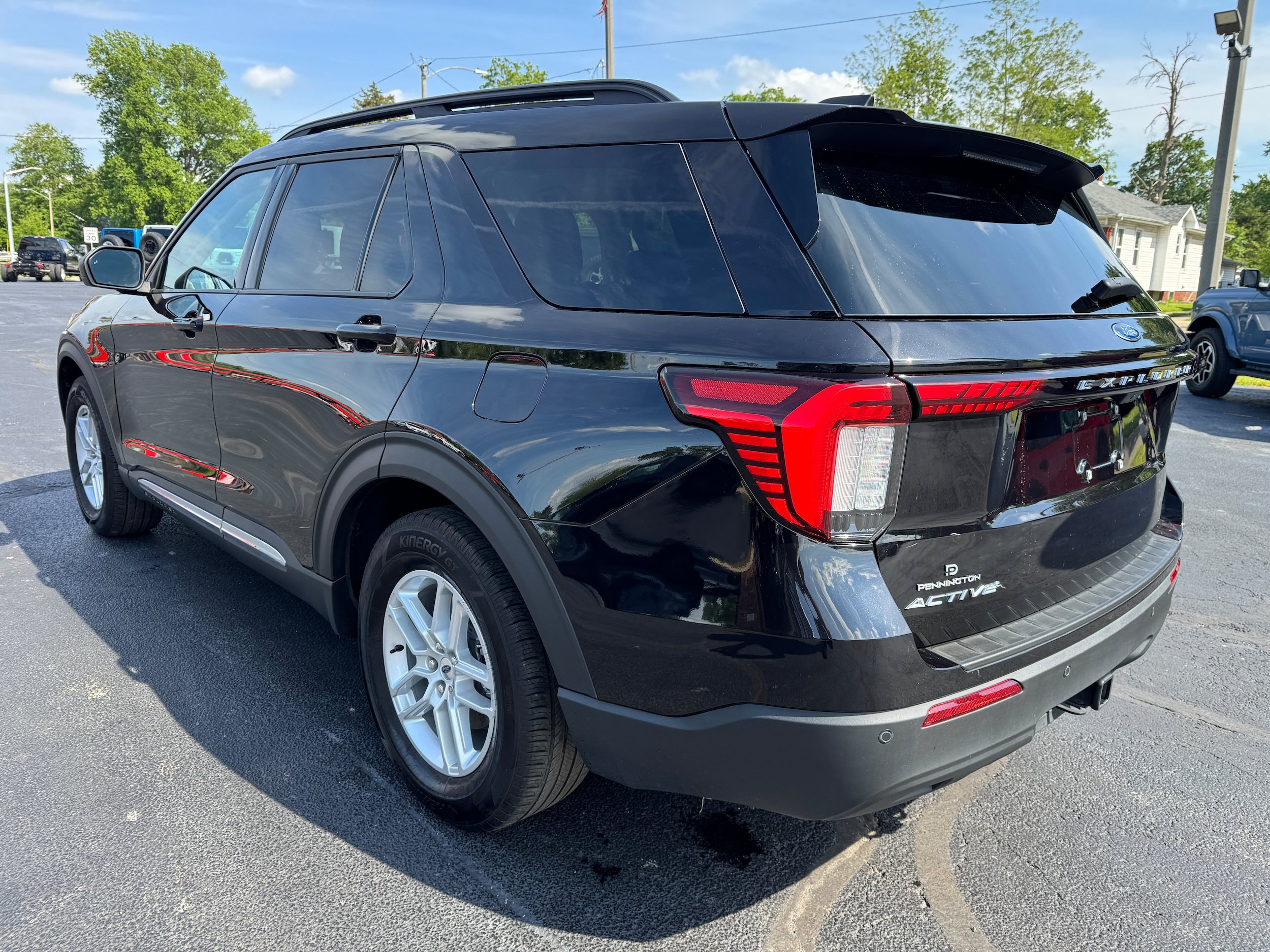 Used 2025 Ford Explorer Active RWD image 5