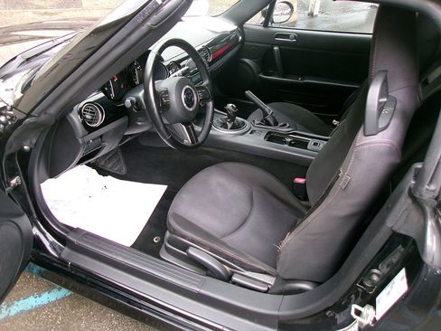 Used 2014 MAZDA MX-5 Miata Club image 11