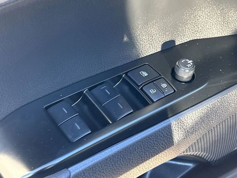 Used 2025 Toyota Camry LE w/ Convenience Package image 18