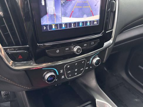 Used 2021 Chevrolet Traverse RS image 24