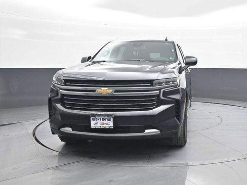 Used 2024 Chevrolet Suburban LT image 3