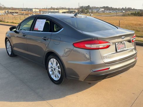 Used 2020 Ford Fusion SE image 7