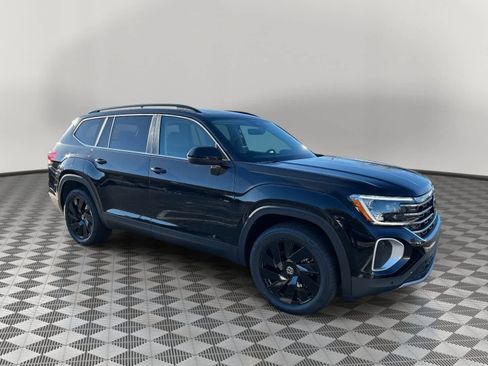 New 2026 Volkswagen Atlas SE FWD image 1