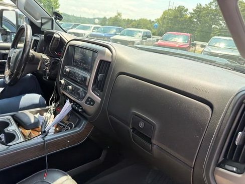 Used 2018 GMC Sierra 2500 Denali w/ Duramax Plus Package AWD/4WD image 46