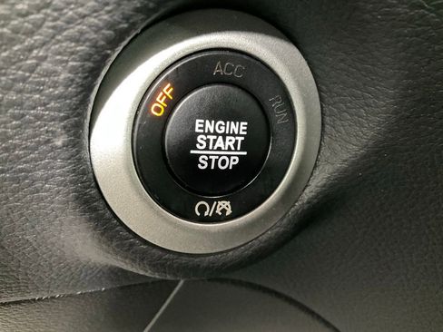 Used 2021 Chrysler Pacifica Limited w/ Uconnect Theater Family Group image 20