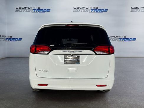 Used 2023 Chrysler Voyager LX image 6