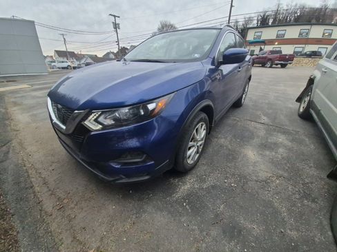 Used 2020 Nissan Rogue Sport SV image 3