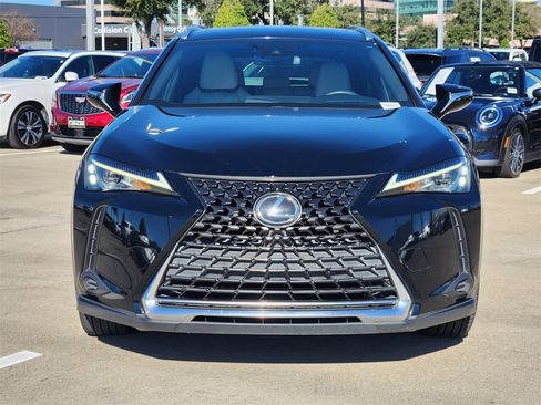 Used 2019 Lexus UX 200 image 2