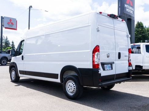 Used 2026 RAM ProMaster 2500 w/ Convenience Group FWD image 4