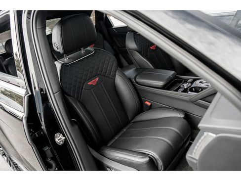 Used 2022 Bentley Bentayga image 42