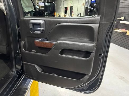 Used 2018 GMC Sierra 2500 SLT w/ Duramax Plus Package AWD/4WD image 33