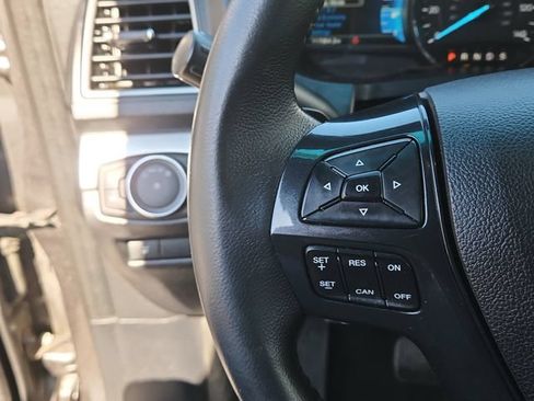 Used 2016 Ford Explorer XLT w/ Equipment Group 202A FWD image 16