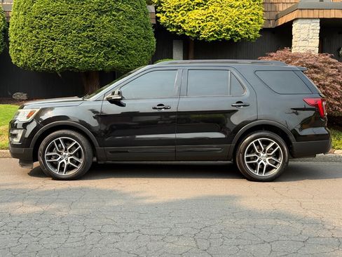 Used 2017 Ford Explorer Sport AWD/4WD image 2