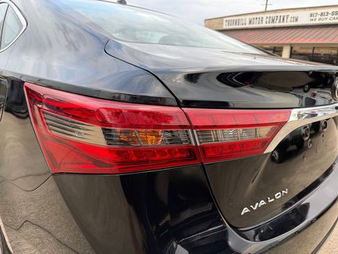 Used 2016 Toyota Avalon XLE image 12