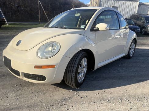 Used 2008 Volkswagen Beetle S image 2