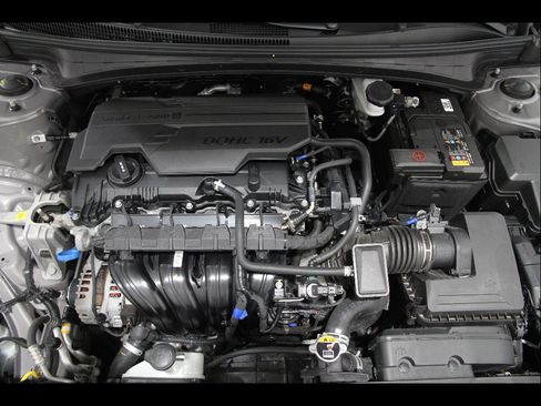 Certified 2025 Hyundai Elantra Sport FWD image 19