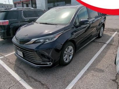 Used 2022 Toyota Sienna Platinum