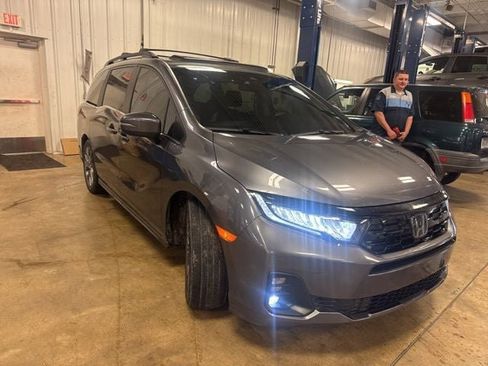 Used 2025 Honda Odyssey Touring image 2