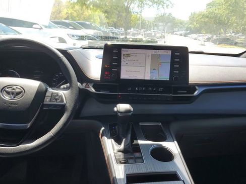 Used 2021 Toyota Sienna XSE image 12