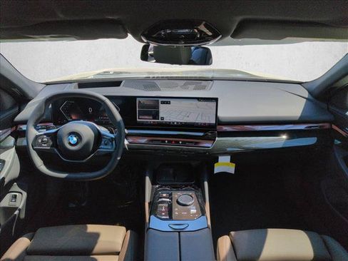 Used 2027 BMW 530i xDrive w/ Premium Package AWD/4WD image 15