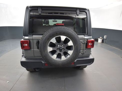 Used 2022 Jeep Wrangler Unlimited Sahara w/ Dual Top Group AWD/4WD image 8