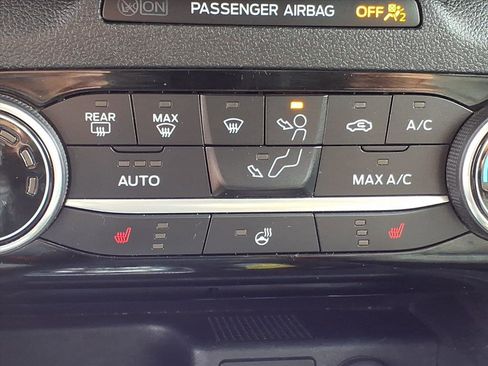 Used 2021 Ford Escape SE w/ SE Sport Appearance Package image 22