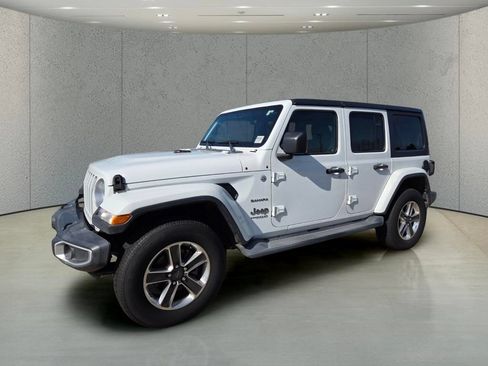 Used 2019 Jeep Wrangler Unlimited Sahara w/ Safety Group AWD/4WD image 9