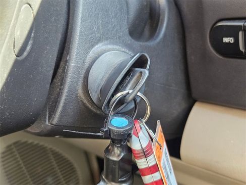 Used 2006 Ford F250 Lariat image 17