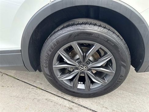 Certified 2023 Volkswagen Tiguan SE image 6