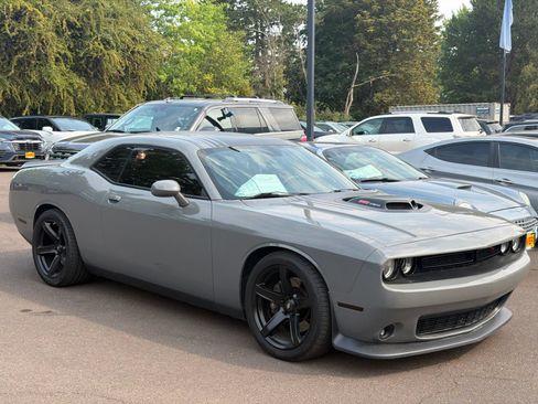 Used 2018 Dodge Challenger R/T Scat Pack RWD image 2
