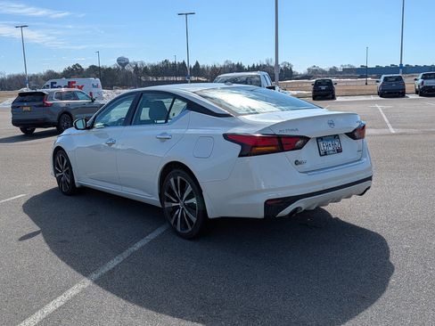 Used 2020 Nissan Altima 2.5 Platinum image 3