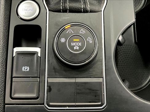 Used 2023 Volkswagen Atlas Cross Sport SE image 38