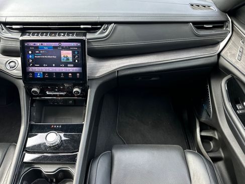 Used 2022 Jeep Grand Cherokee L Overland w/ Luxury Tech Group IV image 28