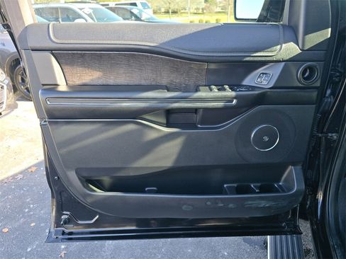 Used 2019 Ford Expedition Limited w/ Driver Assistance Package image 11