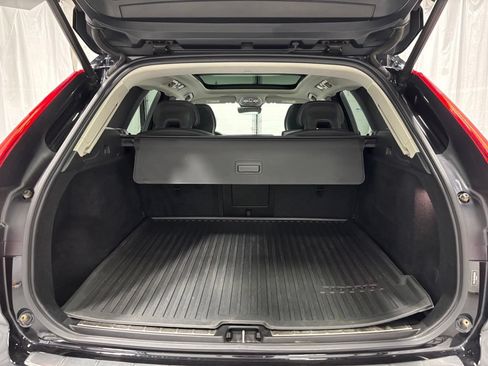 Used 2022 Volvo XC60 B5 Momentum w/ Climate Package AWD/4WD image 44