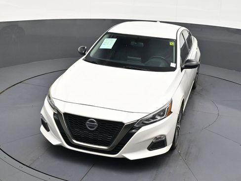 Used 2019 Nissan Altima 2.5 SR FWD image 18