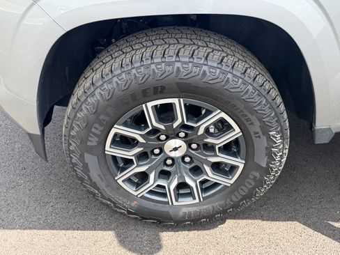 Used 2024 Chevrolet Colorado Z71 w/ Z71 Convenience Package 2 image 13