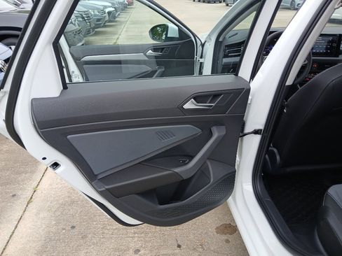 New 2026 Volkswagen Jetta SE FWD image 19