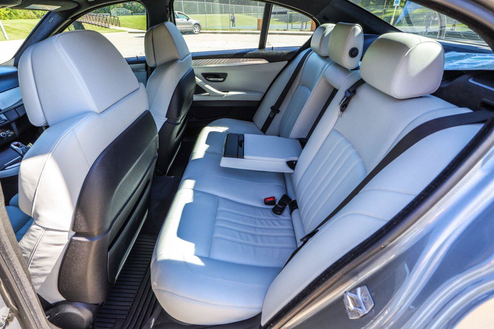 Used 2015 BMW M5 RWD image 36