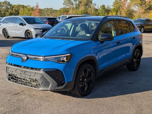 Used 2025 Volkswagen Taos SE image 5